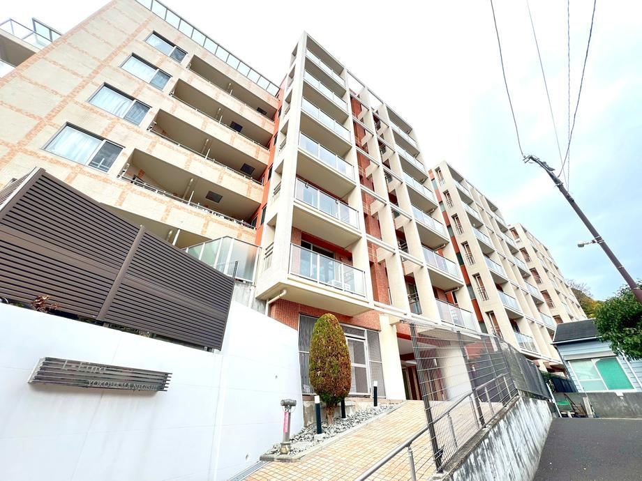 Fully Renovated 3LDK Apartment in Negishi - Photo 1