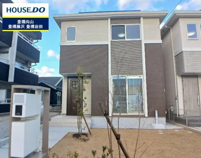 Stylish 3LDK House with Ample Storage in Toyohashi - Photo 1