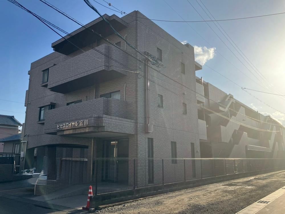 3LDK apartment in Yokkaichi, Mie - Photo 1