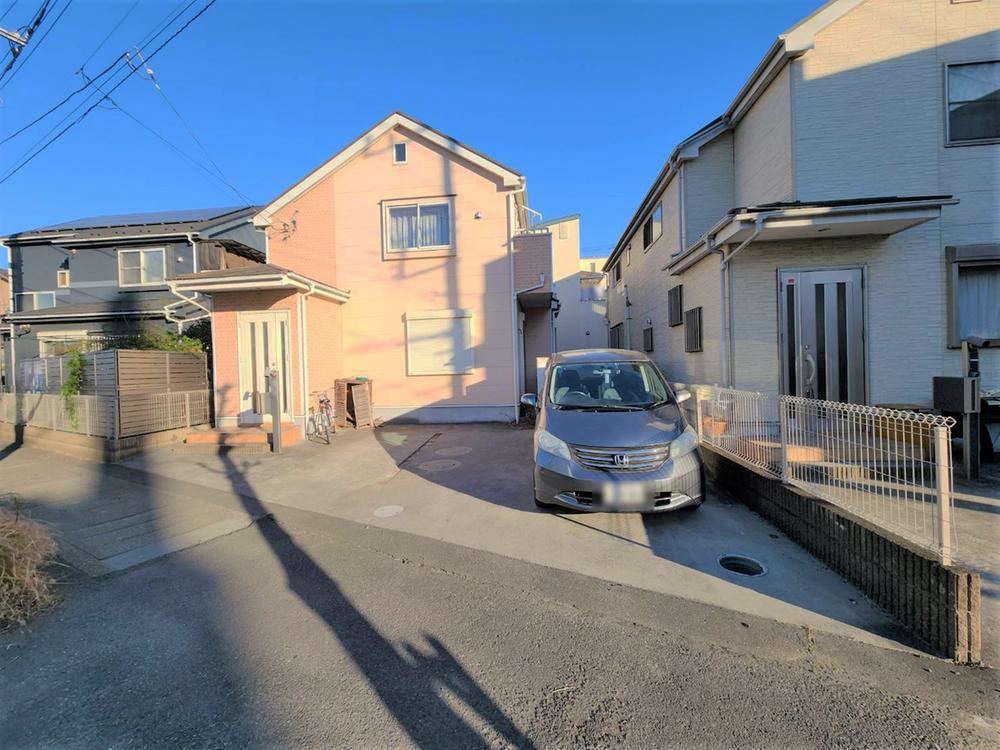 Spacious 4LDK Home with Loft in Koshigaya - Photo 1