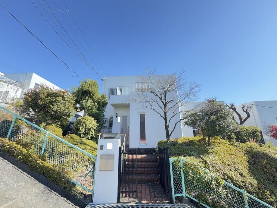 Spacious 4LDK Apartment in Tachibanadai, Yokohama - Photo 1