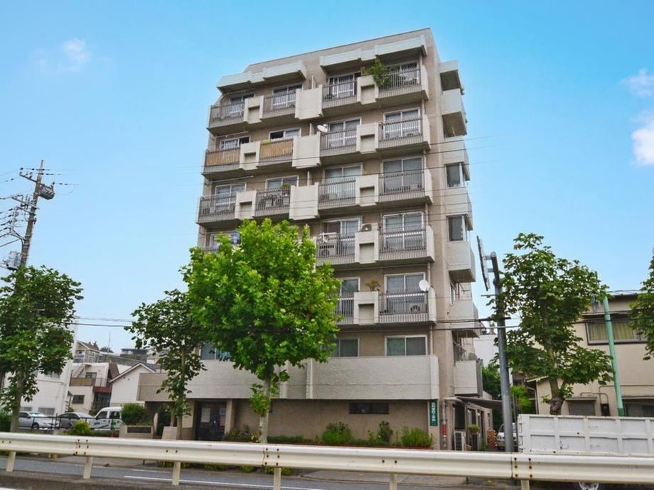 Renovated 1LDK Corner Apartment in Sanno - Photo 1