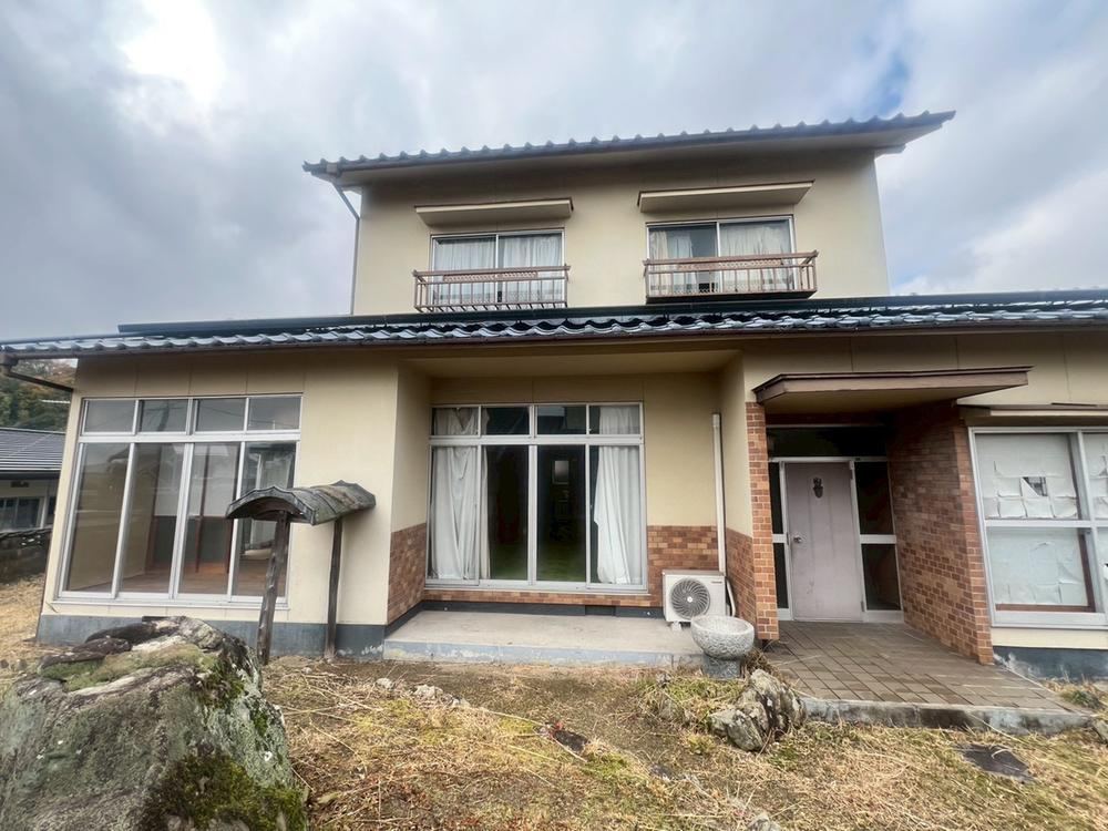 Spacious 6DK House in a Quiet Residential Area in Akaiwa - Photo 1