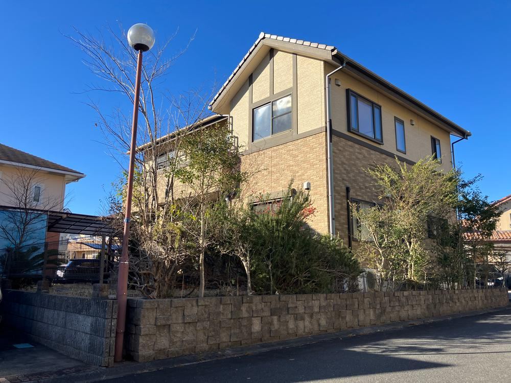 Spacious Detached House in Garden City Kōnan - Photo 1