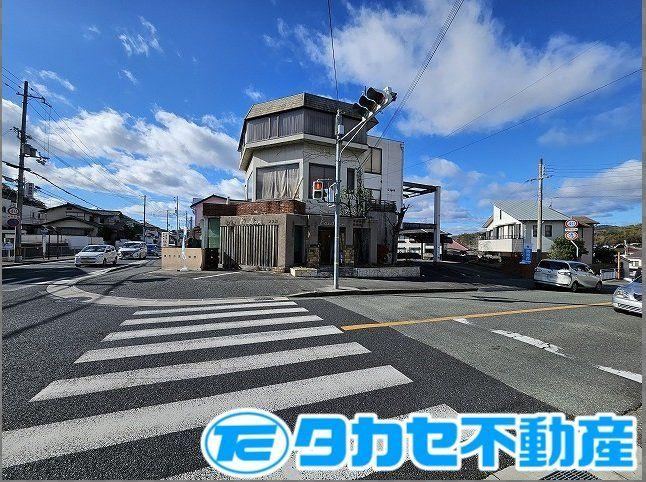 3-Story Mixed-Use Property in Himeji - Photo 1