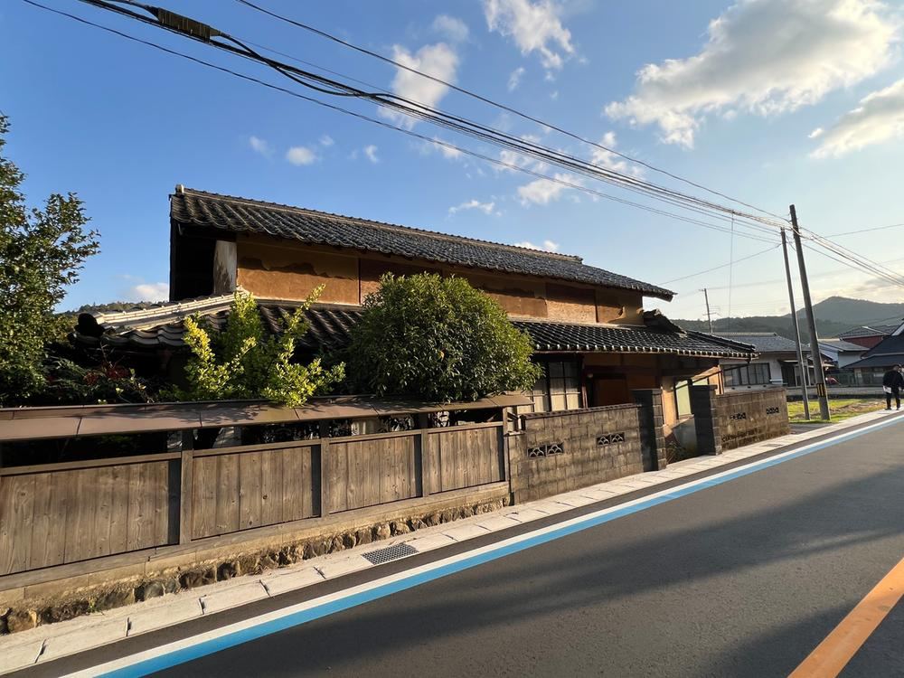 Expansive 6DK Home with Ample Parking in Ayabe City - Photo 1