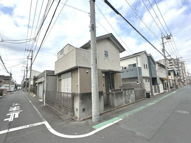 Charming 1LDK House with Large Balcony in Jiyugaoka - Photo 1