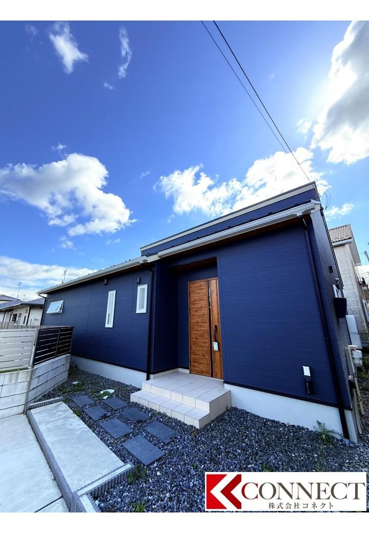 Custom-Built Single-Story Home with Ample Parking - Photo 1