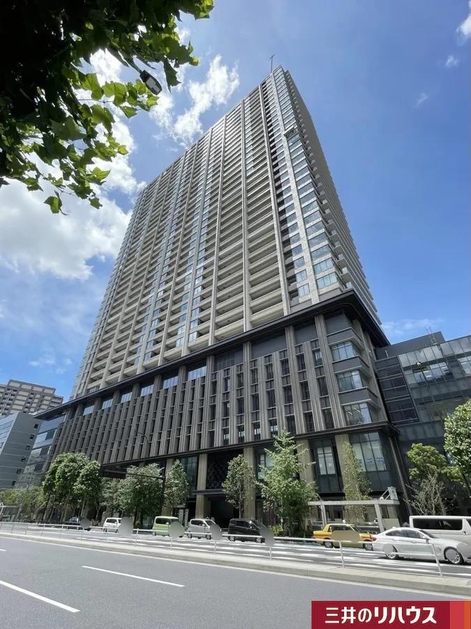 Convenient 1LDK Apartment Near Kasuga Station - Photo 1