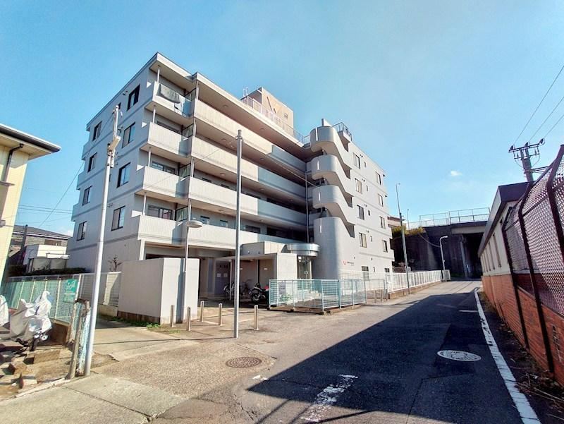 Renovated 2LDK Apartment in Matsudo - Photo 1