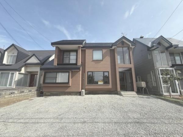 Bright 4LDK Home with High Ceilings in Spring Light - Photo 1