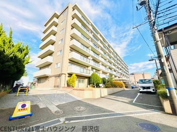 1LDK Apartment with Mountain Views in Yokohama - Photo 1