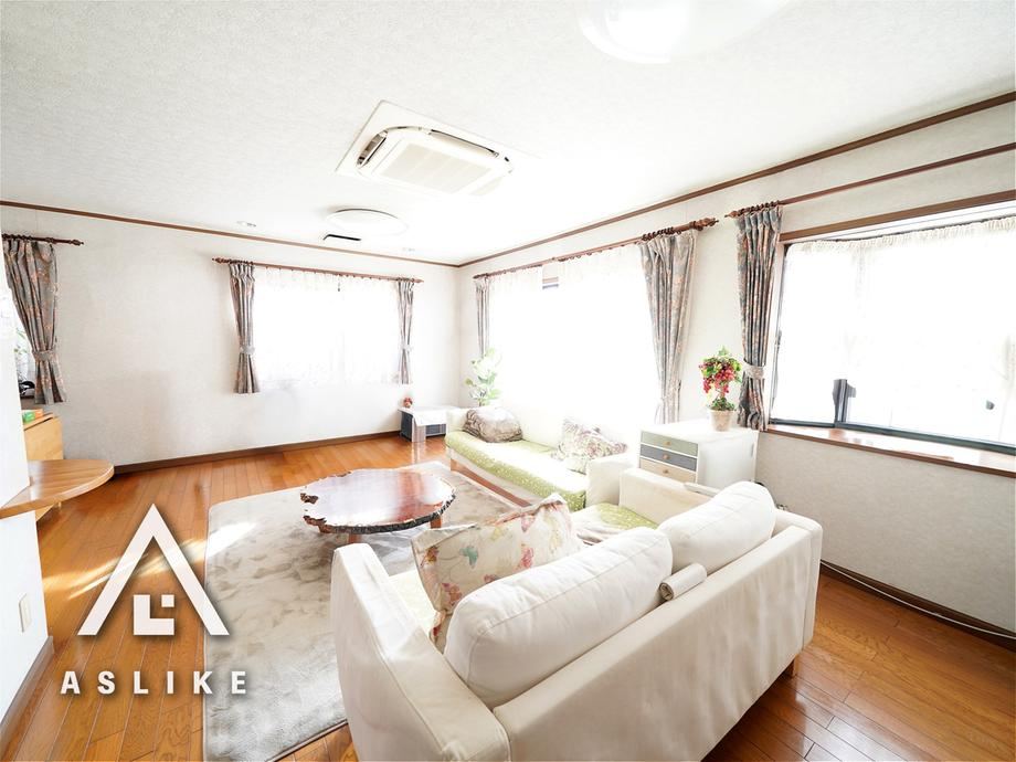 Spacious 5LDK House with Carport in Matsudo - Photo 1