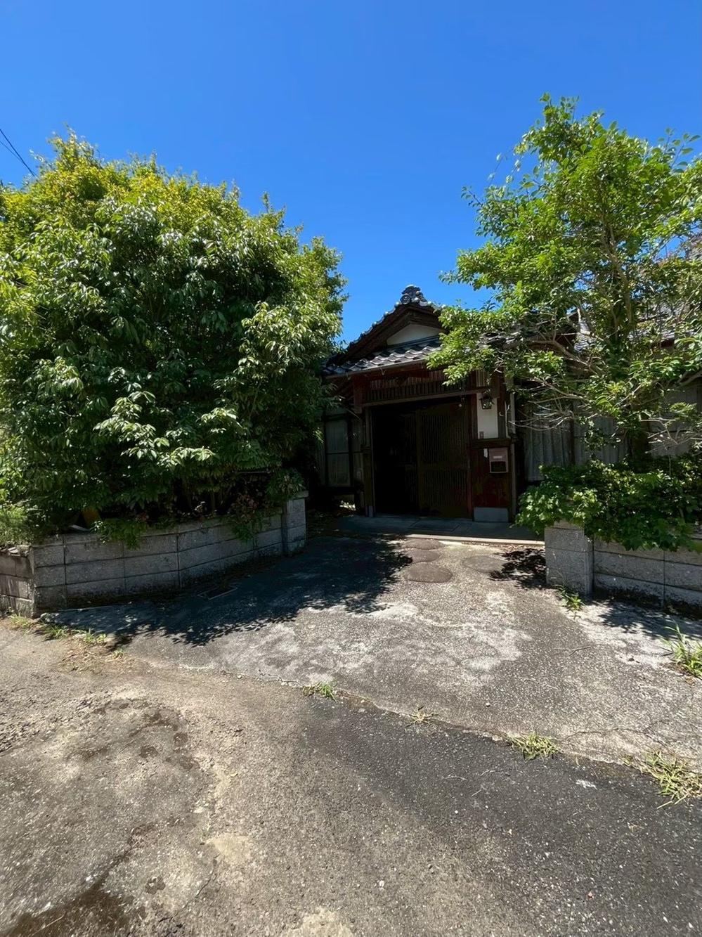 Spacious 5LDK Bungalow with Storage in Chikujo - Photo 1