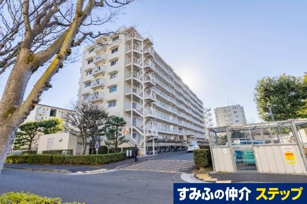 Bright 3LDK Apartment with Private Garden in Shiki - Photo 1