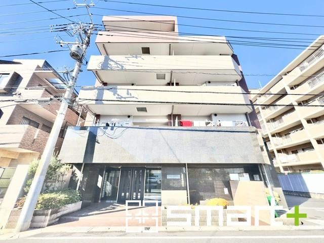 Conveniently Located Apartment with Smart Club Benefits in Funabashi - Photo 1