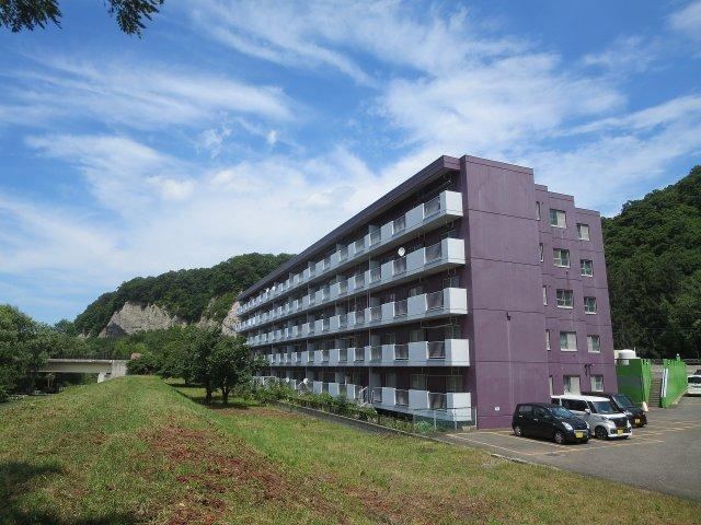 5LDK apartment in Minami Ward, Sapporo, Hokkaido - Photo 1