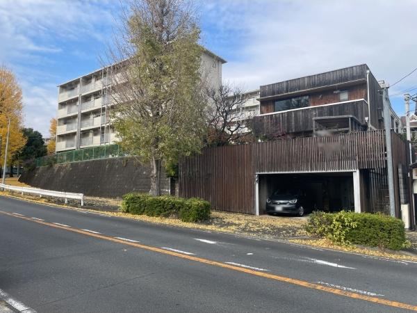 Modern 3LDK House with Open Spaces in Tsuzuki Ward - Photo 1