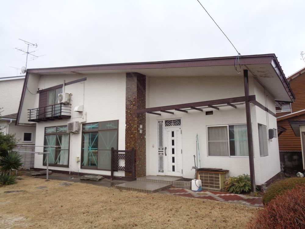 Quiet Residential Area with Spacious Garden - Photo 1