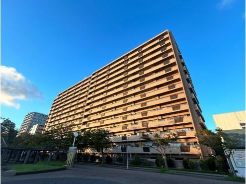 Spacious 4LDK Apartment in Kachi Town - Photo 1