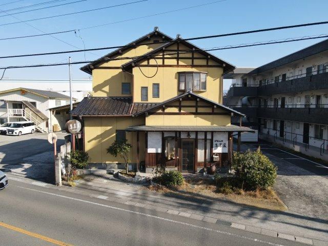 Bright 3LDK Home with Commercial Potential - Photo 1