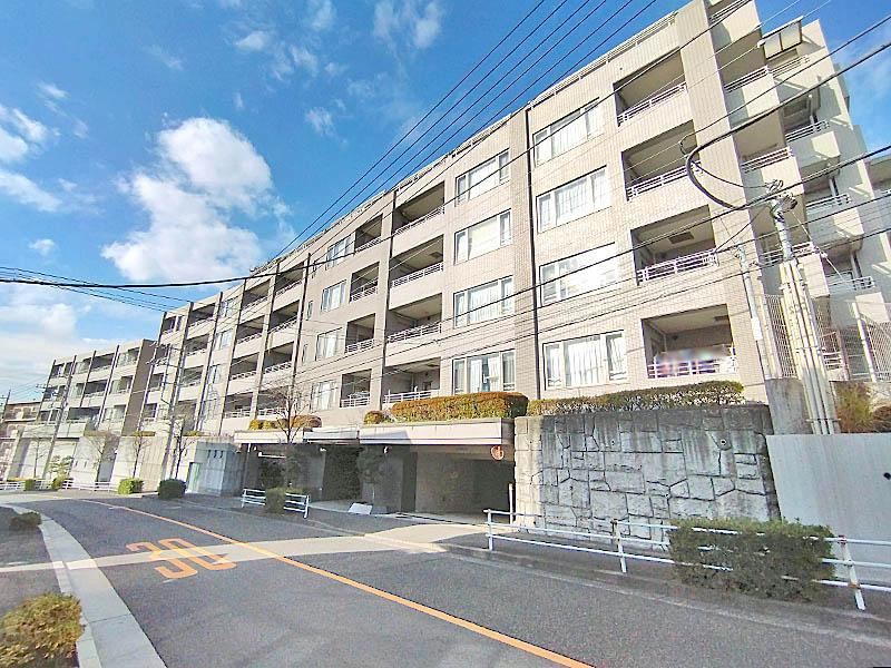 Luxurious Top-Floor Renovated Apartment in Asao - Photo 1