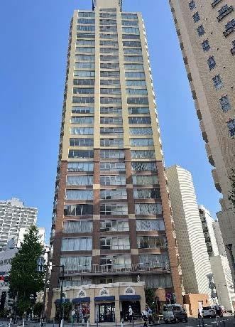 Stylish 2LDK Apartment with Parking in Yamashitacho - Photo 1