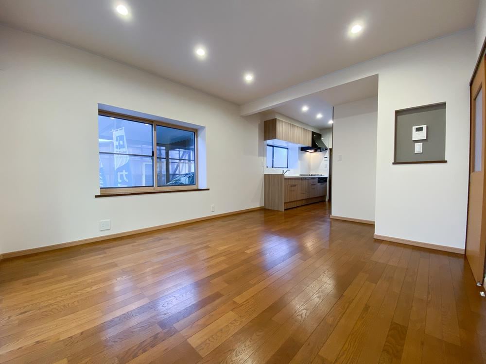 Renovated 4LDK Home with Carport and South Garden - Photo 1