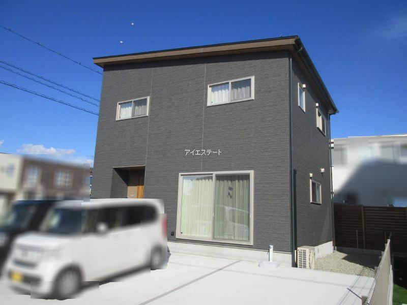 New 3LDK House with Parking for 3 Cars - Photo 1