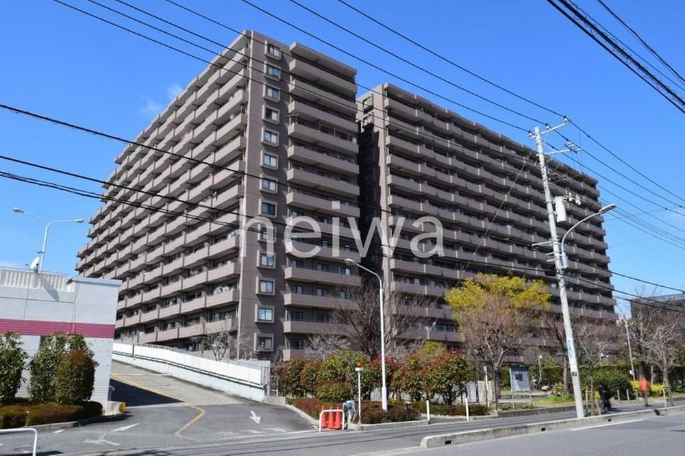 Spacious 3LDK Apartment with Large LDK and Dishwasher - Photo 1