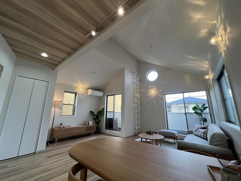 Luxurious Living in Minami-Ogikubo with Unico Furniture - Photo 1