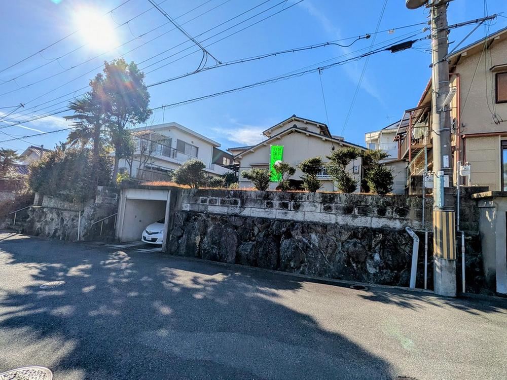 Spacious 4LDK Lot Adjacent to East Hills - Photo 1