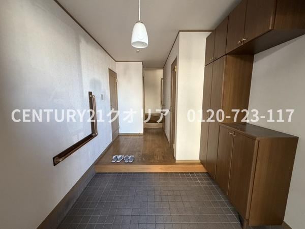 5LDK house in Yao, Osaka - Photo 1