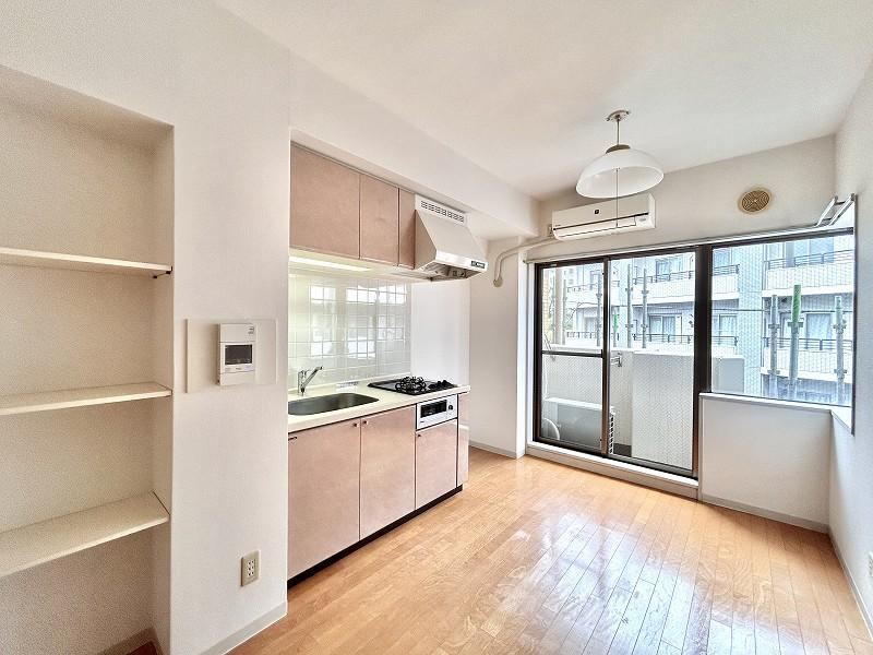 1LDK apartment in Shibuya Ward, Tokyo - Photo 1