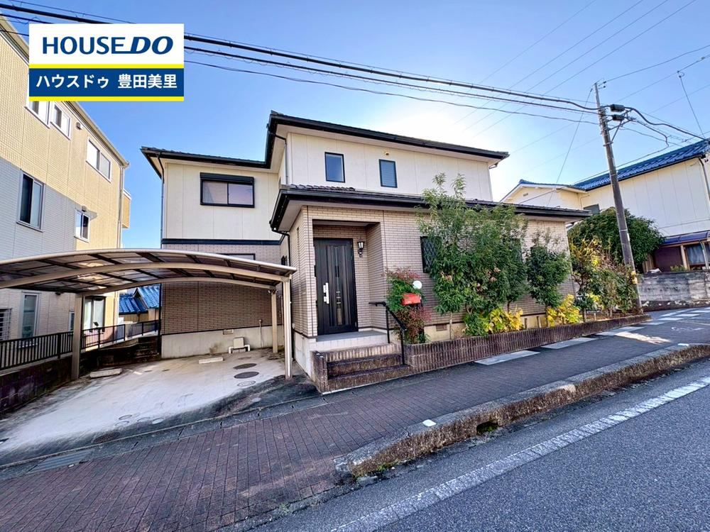 Bright 4LDK House with Open Living Space in Toyota - Photo 1