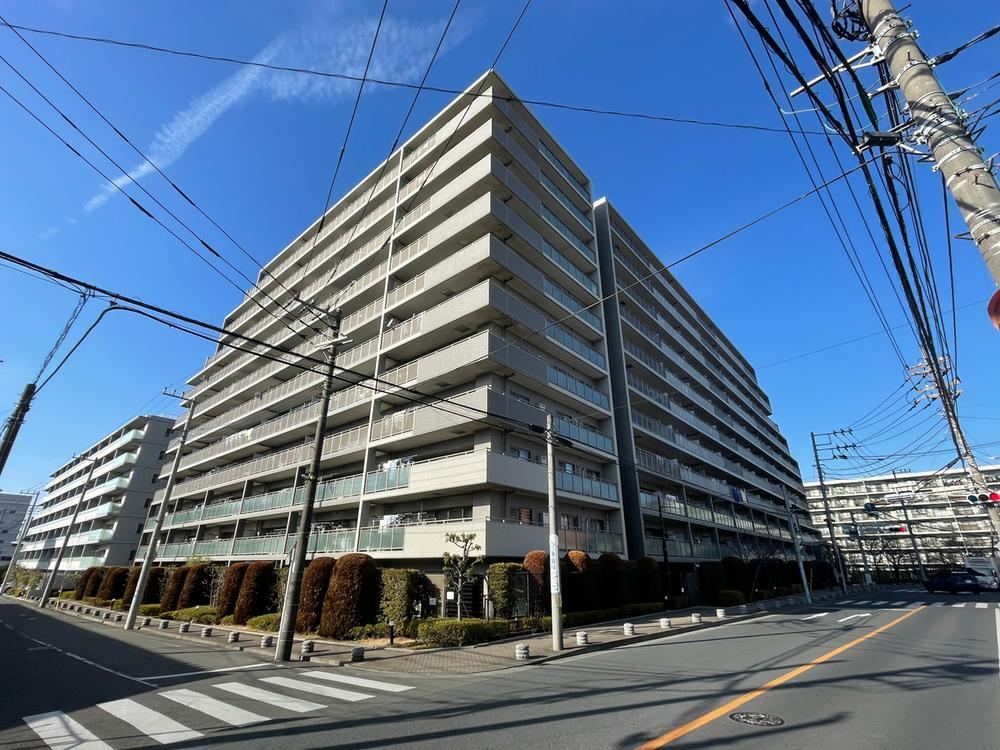 Newly Renovated 2LDK+S Apartment in Hakusan - Photo 1