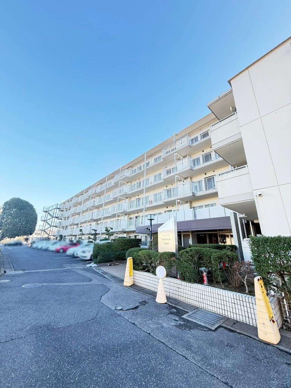 Renovated 3LDK Apartment Near Sengen-dai Station - Photo 1