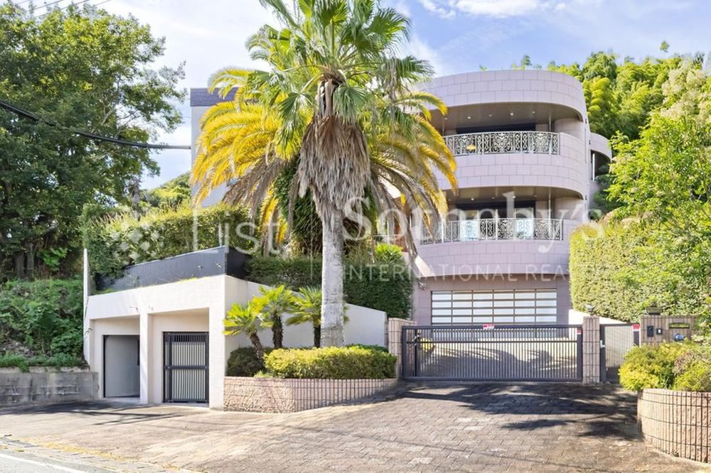 Stunning Lake View Home in Hiramatsu - Photo 1
