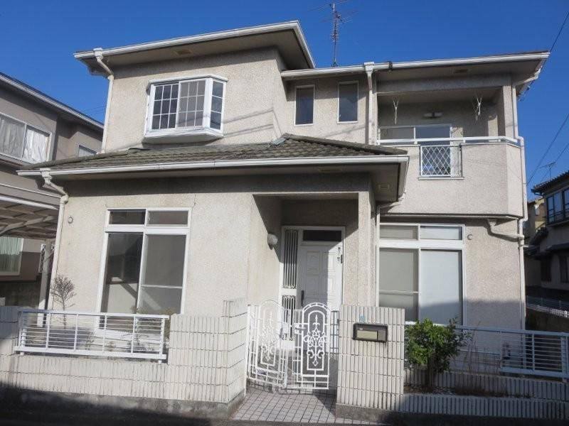 Bright 4LDK Home in Quiet Matsuyama Neighborhood - Photo 1
