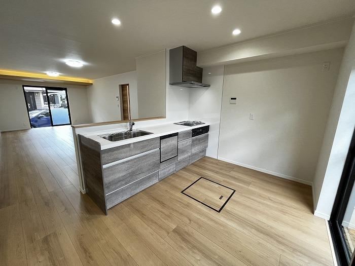 Spacious 3LDK Home with Flat Access in Takarazuka - Photo 1