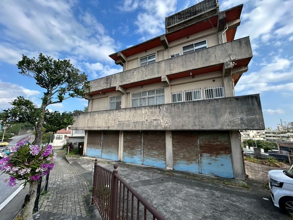 Large 7DK House with Parking for 8 Cars in Shuri - Photo 1