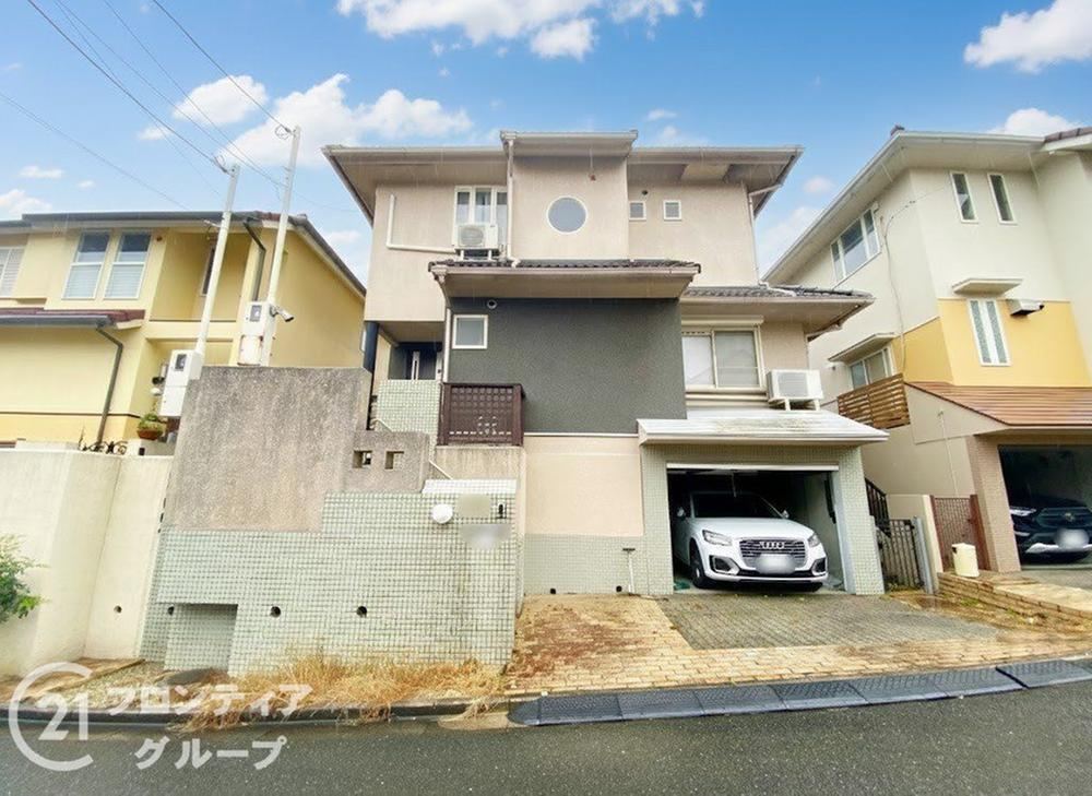 Spacious 5LDK House with Modern Amenities - Photo 1