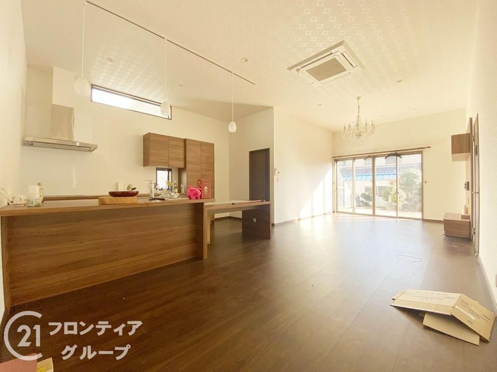 Spacious 3LDK Detached House with 4 Parking Spaces in Higashi-Osaka - Photo 1