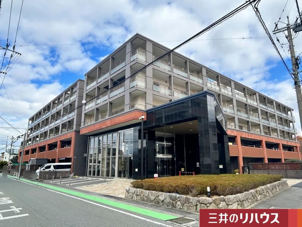 4LDK apartment in Kasuga, Fukuoka - Photo 1