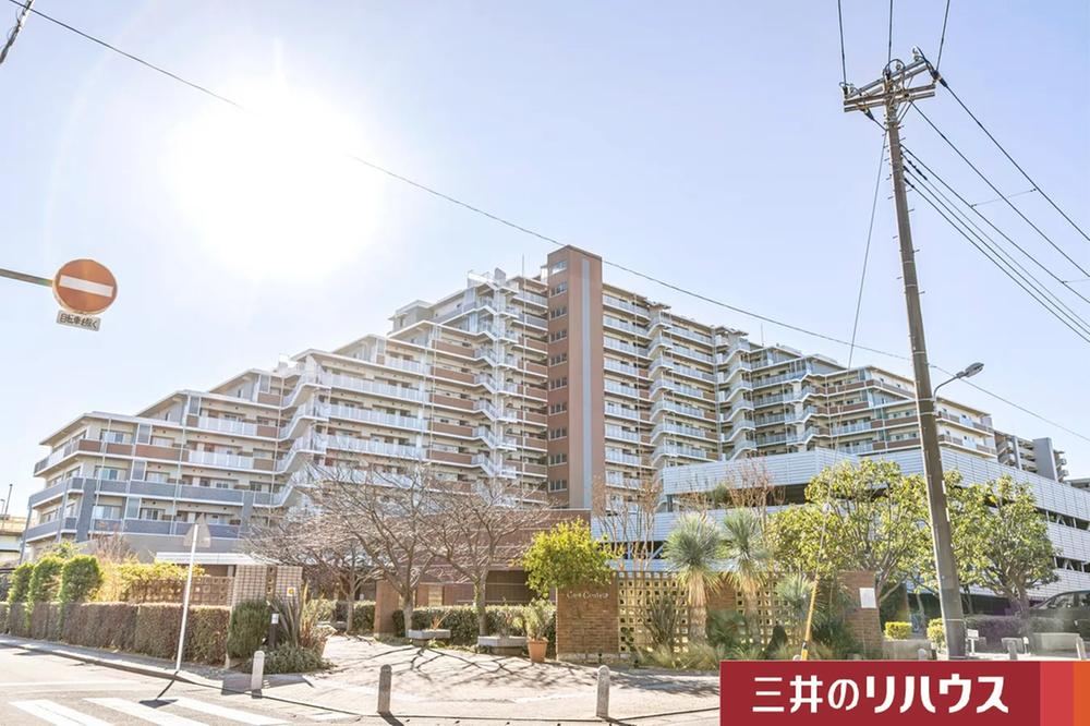 Renovated 3LDK Apartment in Higashino, Urayasu - Photo 1