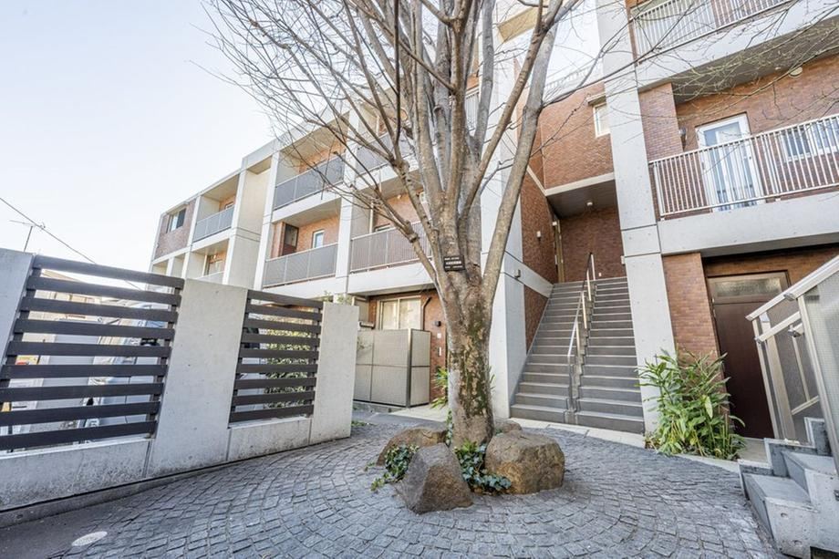 2LDK apartment in Ota Ward, Tokyo - Photo 1