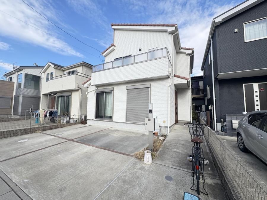 Barrier-Free 2LDK+S House in Kawagoe - Photo 1