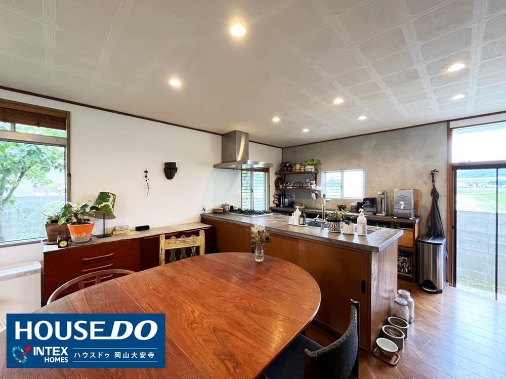 Stylish 3LDK House with Café-Style Renovation - Photo 1
