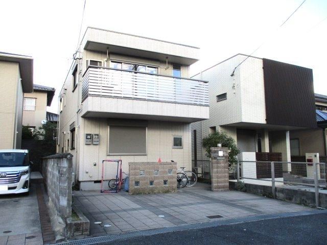 Eco-Friendly 4LDK Hebel House with Solar Power - Photo 1