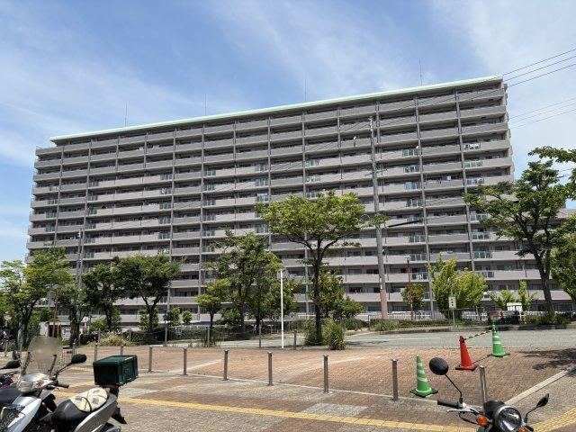 3LDK apartment in Tarumi Ward, Kobe, Hyogo - Photo 1